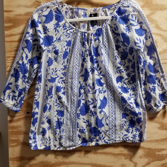 GAP Tops - Gap Women's Top Blouse Small White/Blue Round neck Short sleeves floral